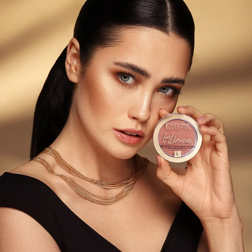 Bronzing and contouring powder - Image 10