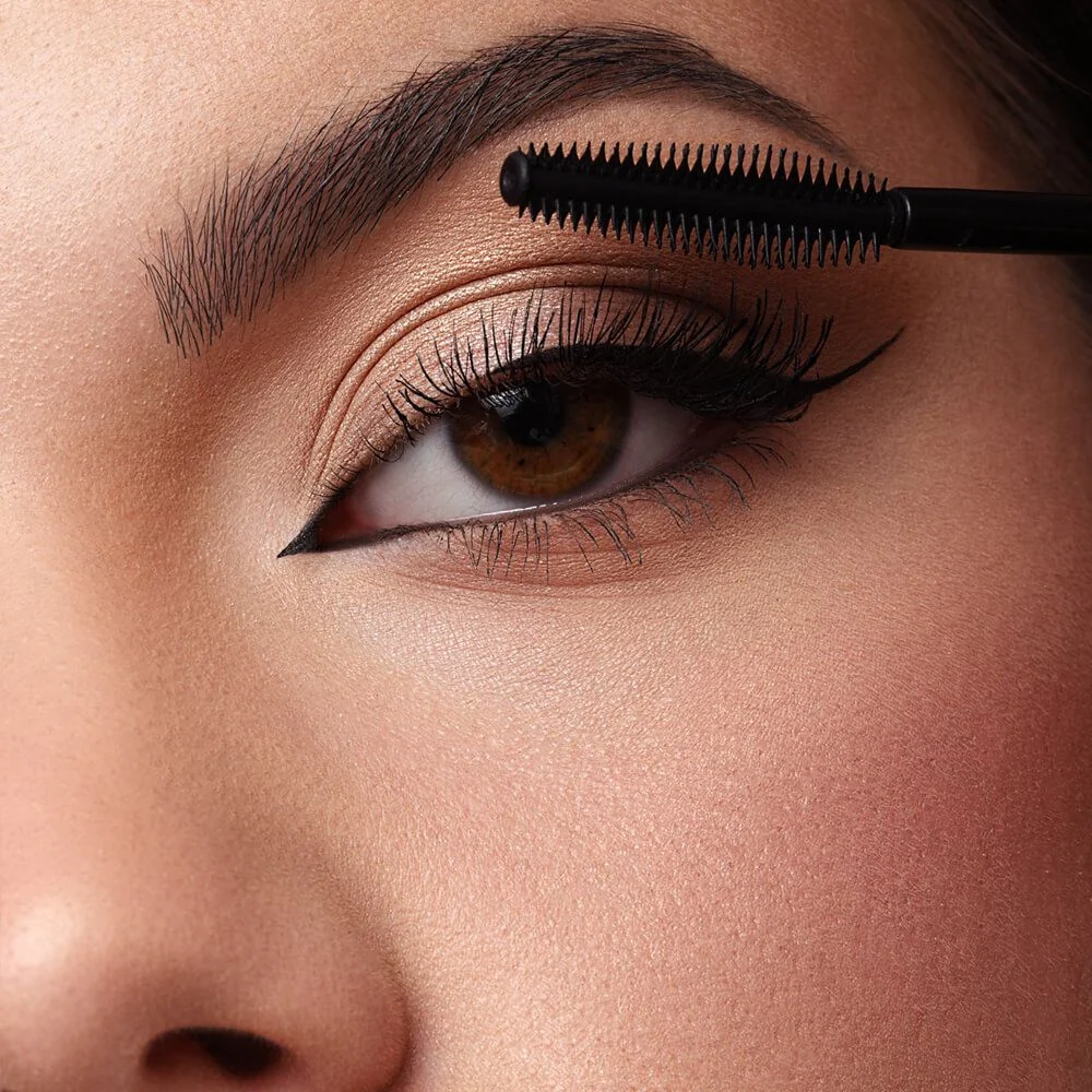 Thickening, lengthening and lifting mascara - Image 3